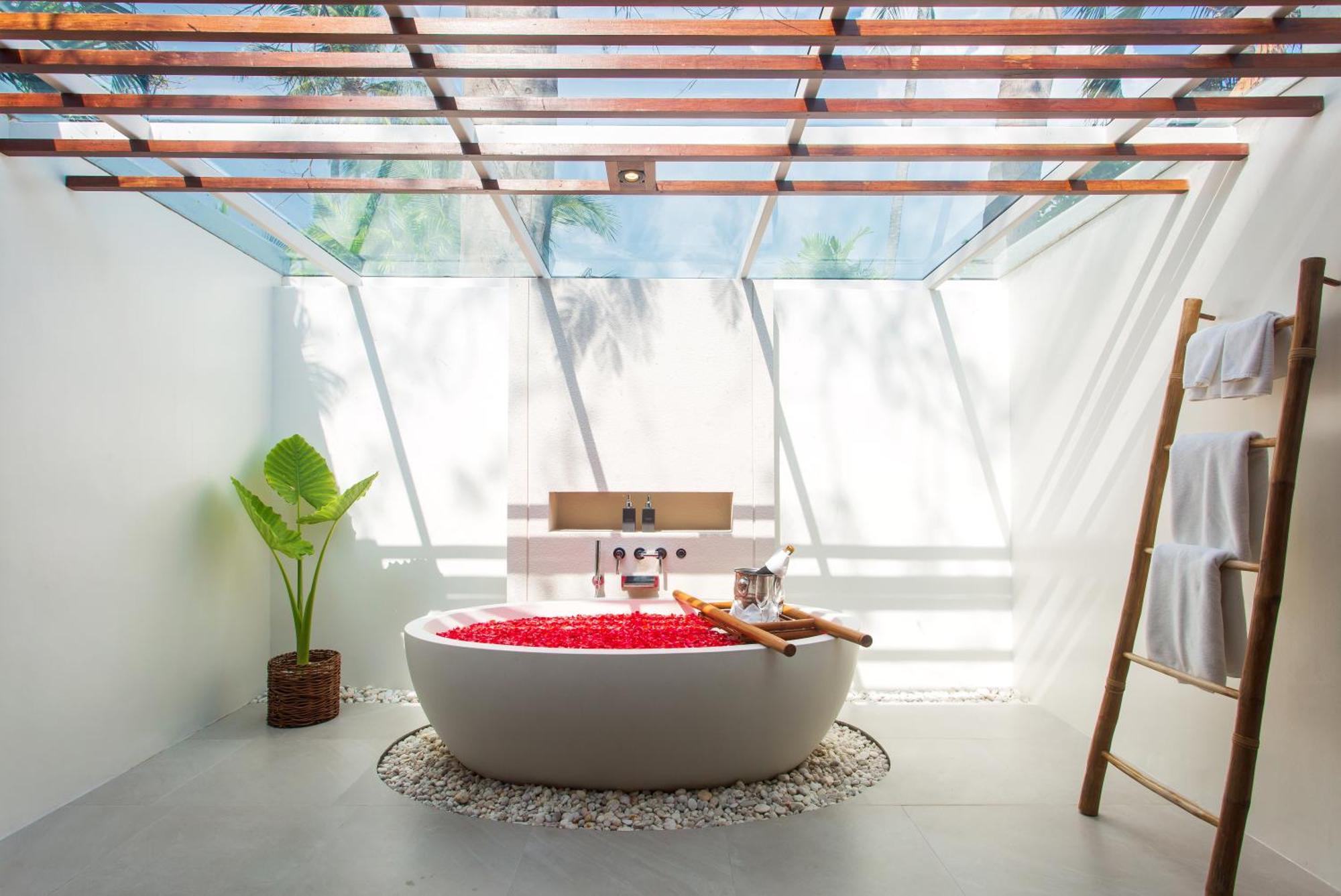 Chaweng Regent Beach Resort Extérieur photo Bathroom at The Standard, Hua Hin
